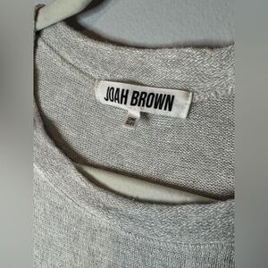 Joah Brown topping sleeve top 
Size: One Size